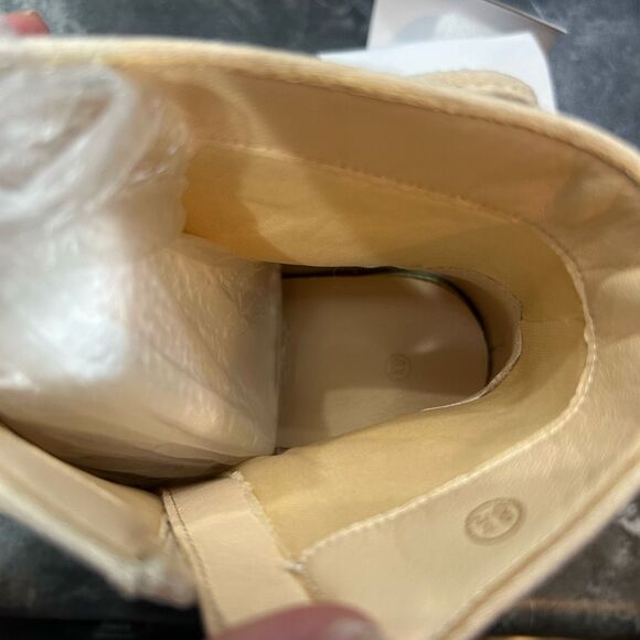 ZBY Amazon Women’s 8.5 Pointed Toe Beige  Dressy Fall Booties New - Picture 10 of 11